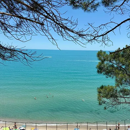 Azura One Βάρνα